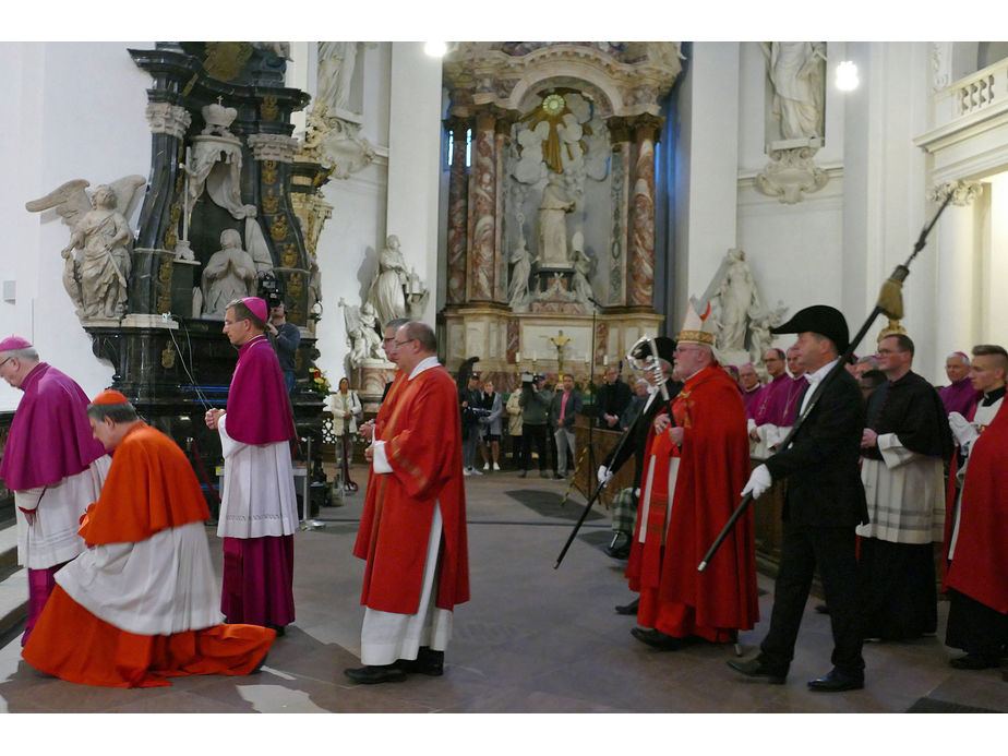 Abschlussvesper der Bischofskonferenz mit Austeilung des Bonifatiussegens (Foto: Karl-Franz Thiede)